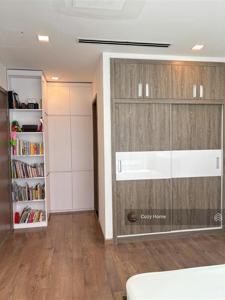 Bán căn hộ 2pn toà p1, 72m2, có sổ lâu dài. hướng mát. view hồ bơi. giá 8.8 tỷ.  0931 441 ***