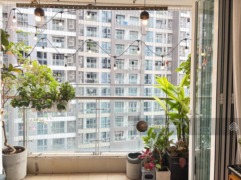 Bán căn hộ 2pn toà p1, 72m2, có sổ lâu dài. hướng mát. view hồ bơi. giá 8.8 tỷ.  0931 441 ***
