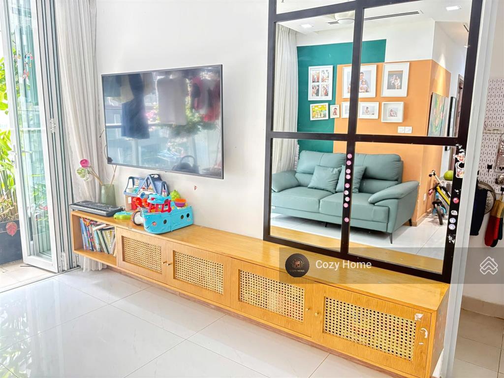 Bán căn hộ 2pn toà p1, 72m2, có sổ lâu dài. hướng mát. view hồ bơi. giá 8.8 tỷ.  0931 441 ***