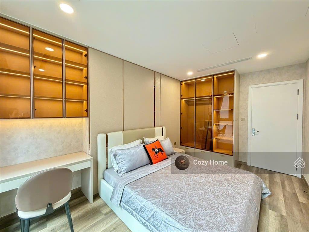 Bán căn 4pn tại p6, 140m2, full đồ decor, tầng trung đẹp, có sổ lâu dài. giá 19.5 tỷ.  0931 441 ***