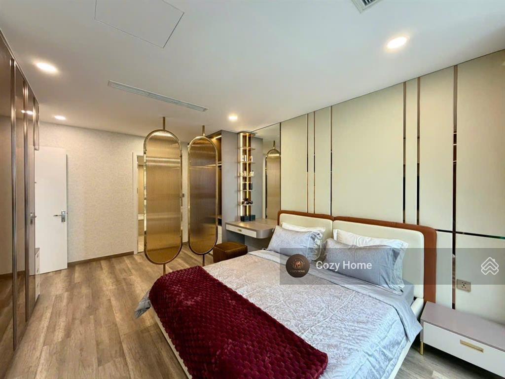 Bán căn 4pn tại p6, 140m2, full đồ decor, tầng trung đẹp, có sổ lâu dài. giá 19.5 tỷ.  0931 441 ***