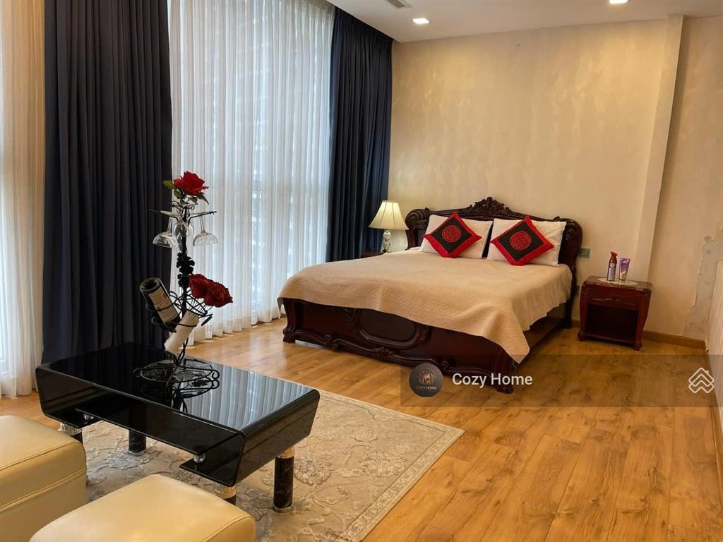 Cho thuê căn hộ 4pn giá 38 triệu, full nội thất, tại vinhomes central park.  0931 441 ***