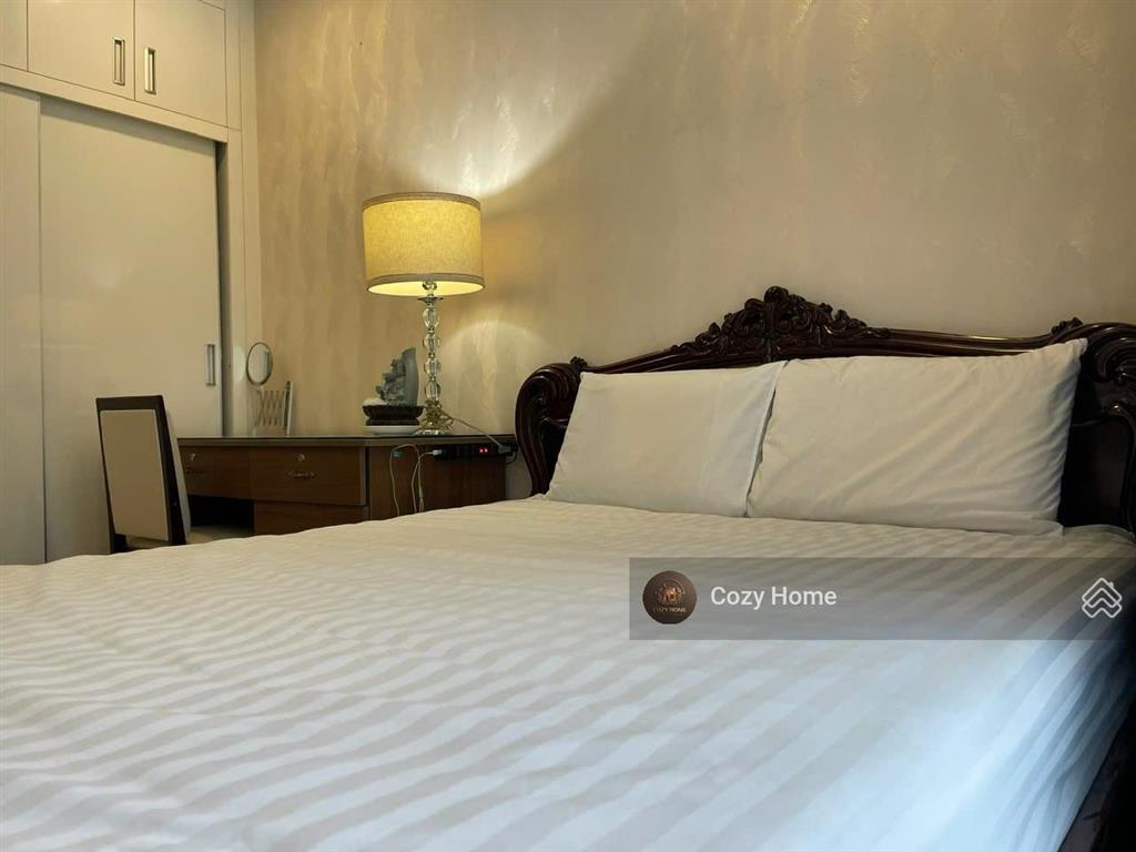 Cho thuê căn hộ 4pn giá 38 triệu, full nội thất, tại vinhomes central park.  0931 441 ***