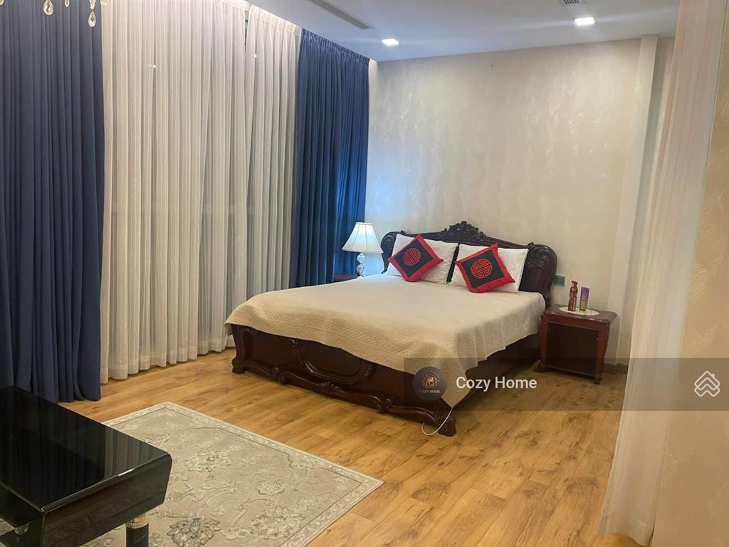 Cho thuê căn hộ 4pn giá 38 triệu, full nội thất, tại vinhomes central park.  0931 441 ***