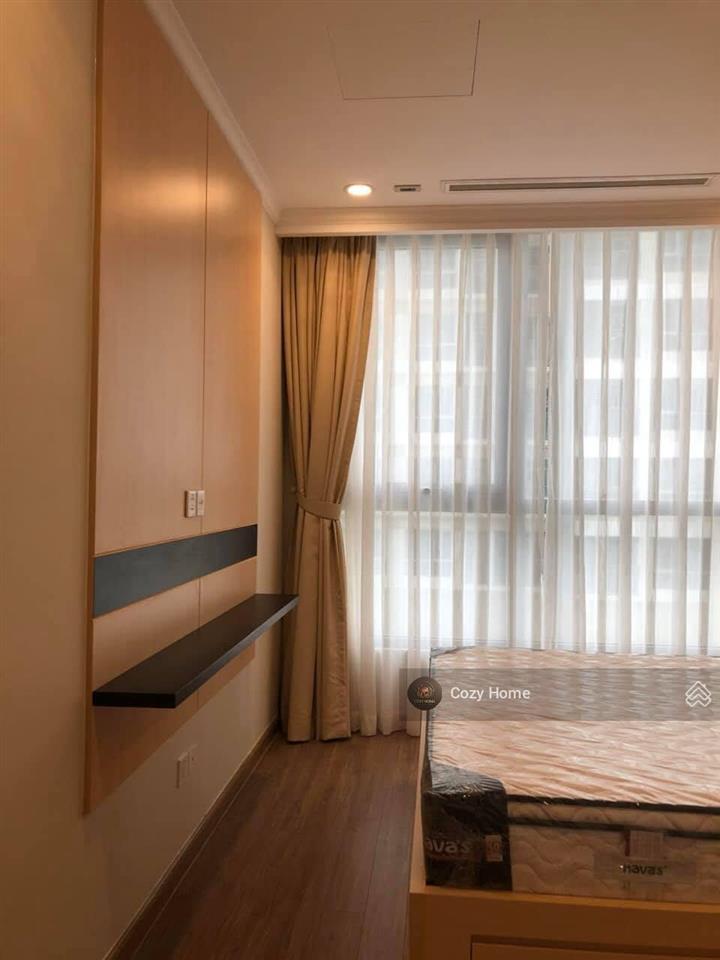 Bán gấp  căn 2pn, 80m2, giá 9 tỷ, sổ hồng lâu dài, full nội thất, layout vuông vức   0931 441 ***