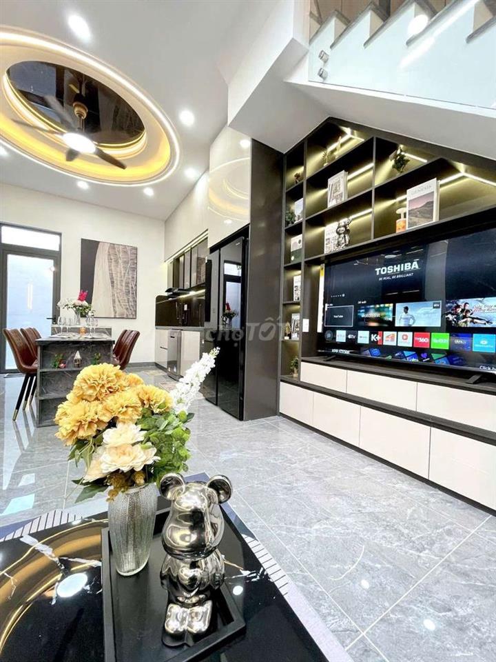 Nhà mới xây dựng còn thơm mùi sơn, 60m đất 5 tầng , An Phú Đông Q12