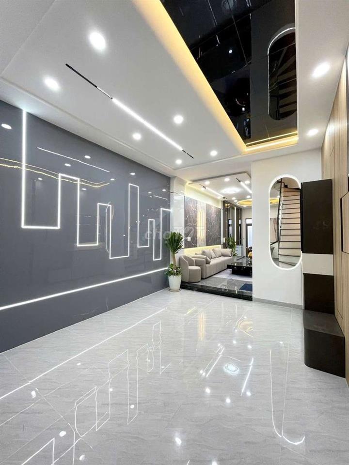Nhà mới xây dựng còn thơm mùi sơn, 60m đất 5 tầng , An Phú Đông Q12
