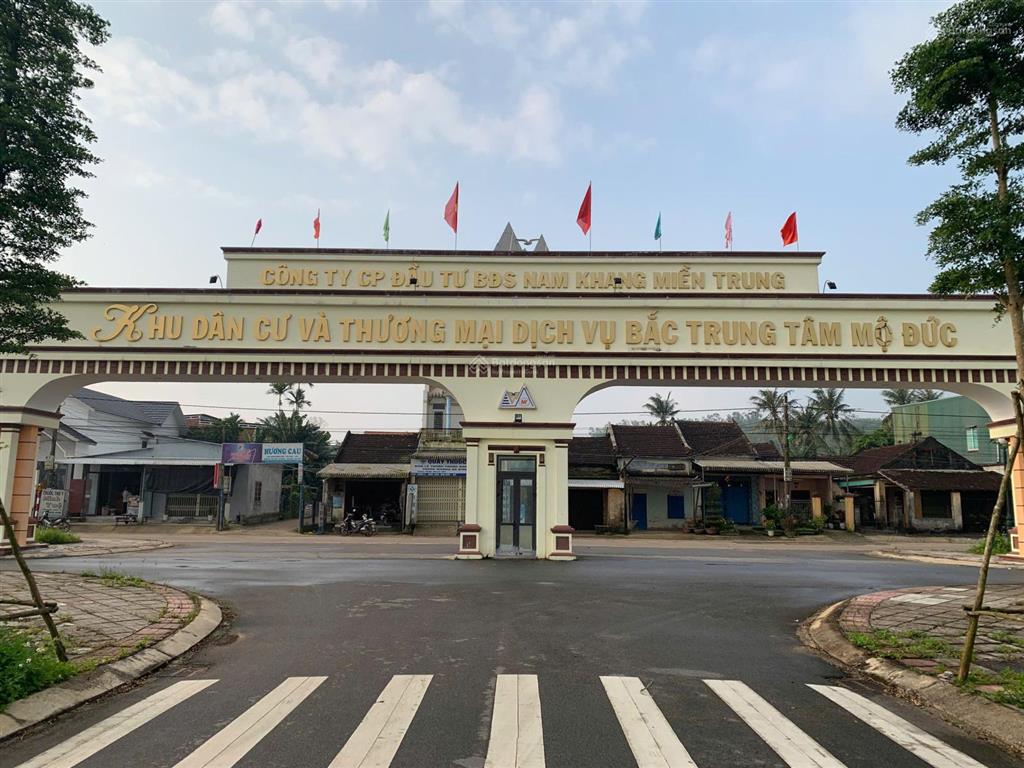 Lô góc kdc bắc tt mộ đức gần 200 m2, ngay cổng chính đi vào, giá chưa tới 7.3tr/m²