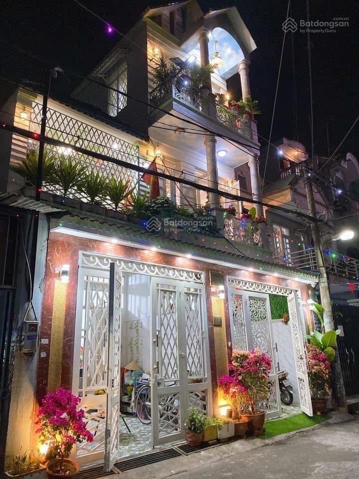 Nhà 1 trệt 2 lầu khu a42 kế bên quảng trường tỉnh cách đường nguyễn ái quốc vào 100m.giá tốt nhất