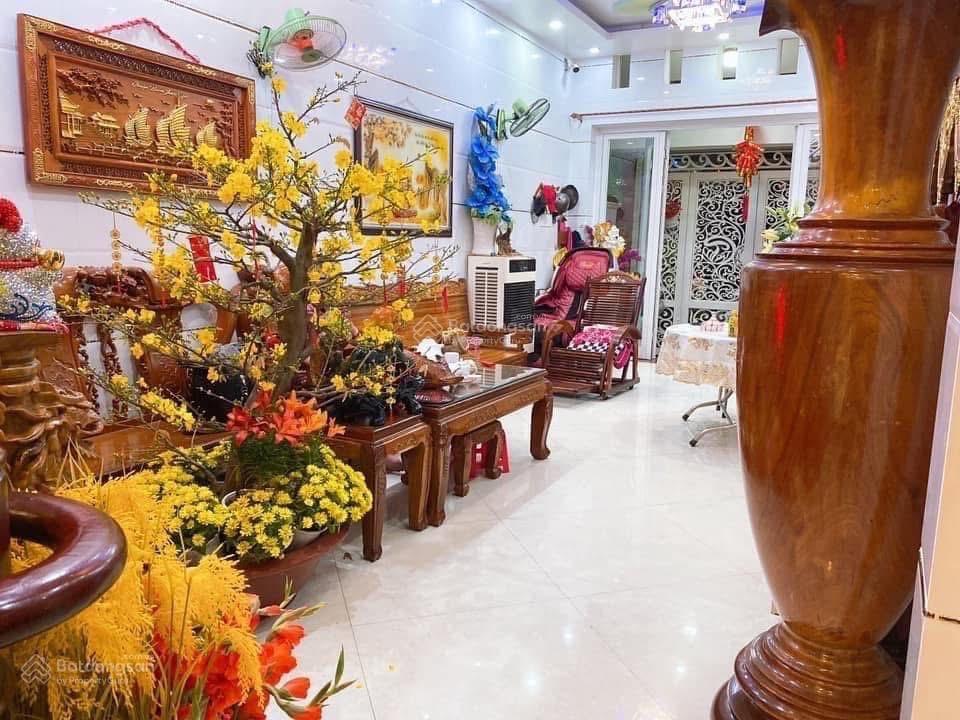 Nhà 1 trệt 2 lầu khu a42 kế bên quảng trường tỉnh cách đường nguyễn ái quốc vào 100m.giá tốt nhất