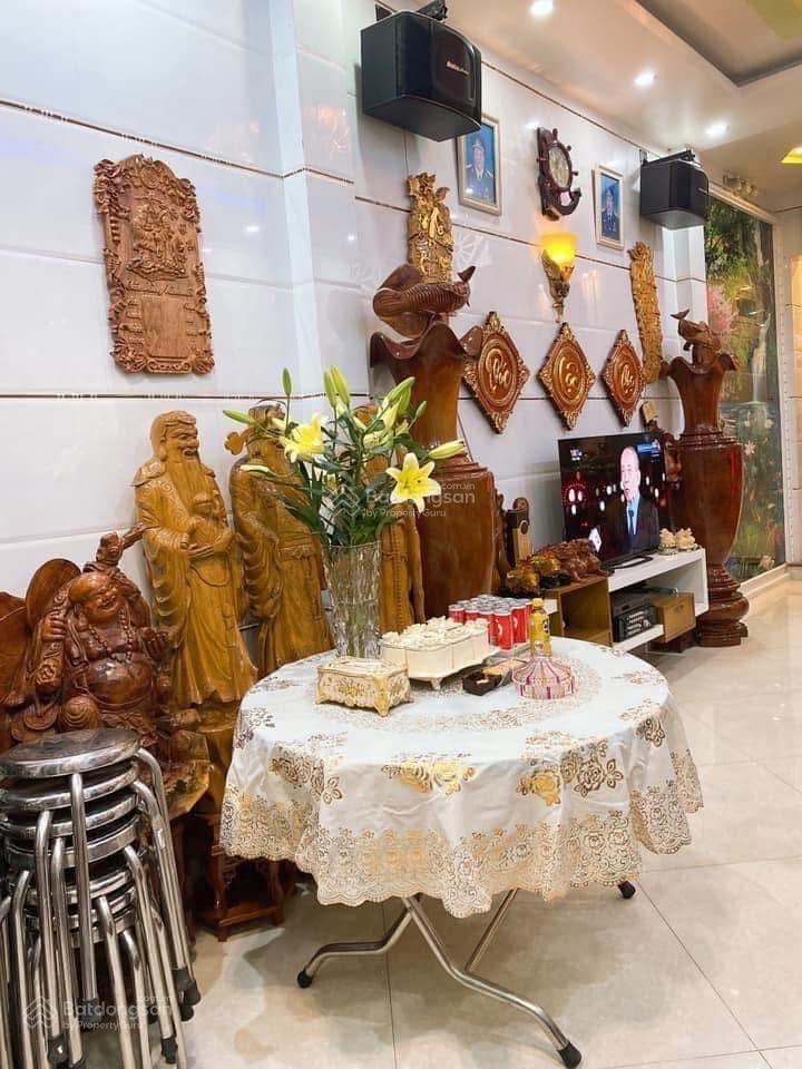 Nhà 1 trệt 2 lầu khu a42 kế bên quảng trường tỉnh cách đường nguyễn ái quốc vào 100m.giá tốt nhất