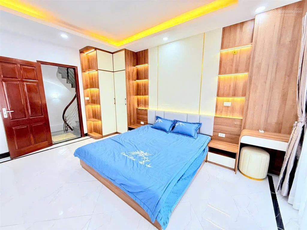 Bán nhà tây tựu ô tô đỗ ngay nhà, nội thất cao cấp, chốt nhanh