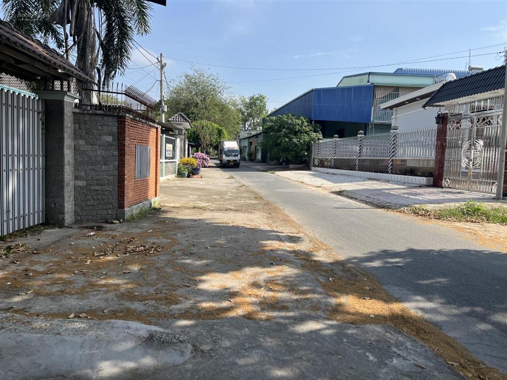 Bán đất chính chủ thổ cử sổ hồng riêng đường nhựa khu dân cư 2 mặt tiền