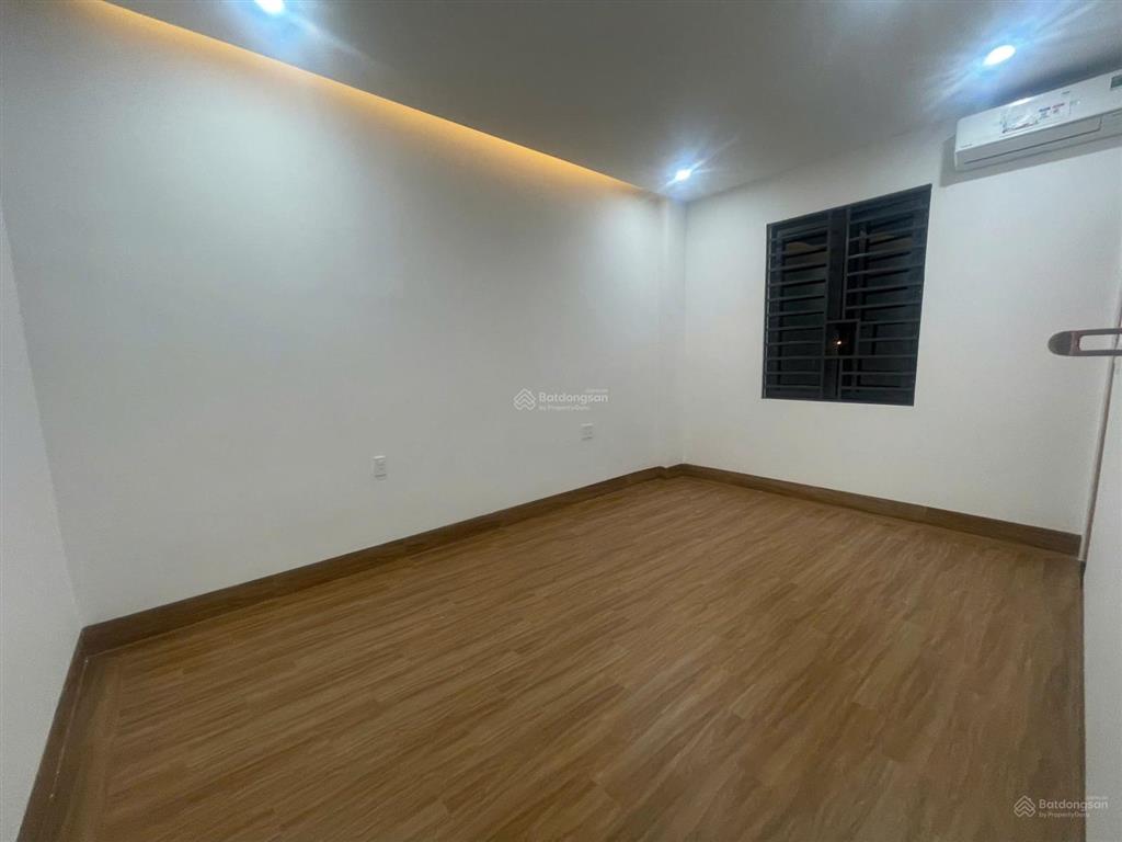Cho thuê nhà 3 tầng mặt tiền trần văn trà, hòa xuân