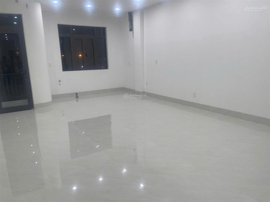 Cho thuê nhà 3 tầng mặt tiền trần văn trà, hòa xuân