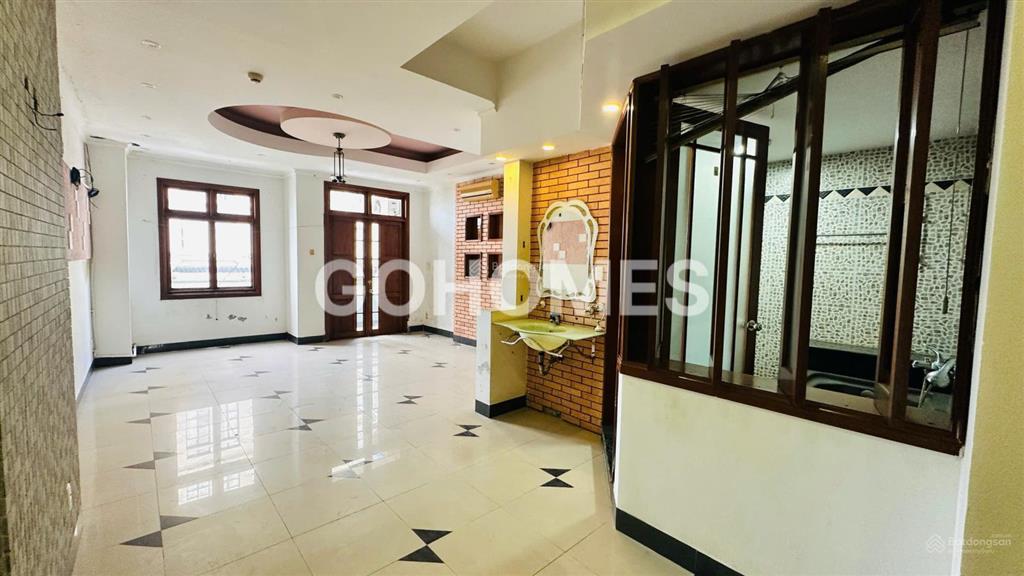 Cho thuê tòa nhà 6 tầng đường phan châu trinh, hải châu, đà nẵng dt 141.5m2, tổng dtsd 733.3m2