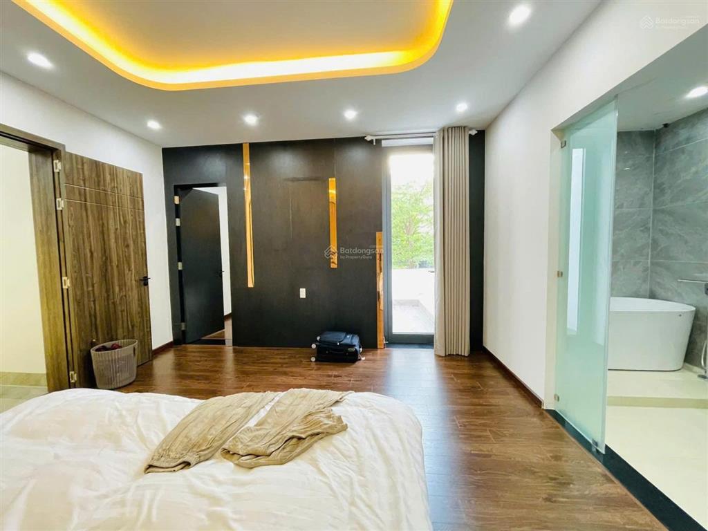 Cho thuê villa 2 mặt tiền nguyễn sơn, hải châu  diện tích sử dụng gần 300m²  villa 3 tầng