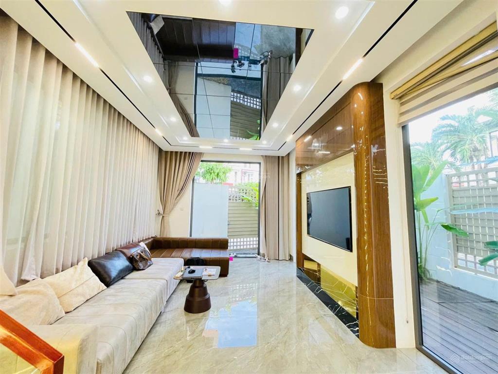 Cho thuê villa 2 mặt tiền nguyễn sơn, hải châu  diện tích sử dụng gần 300m²  villa 3 tầng