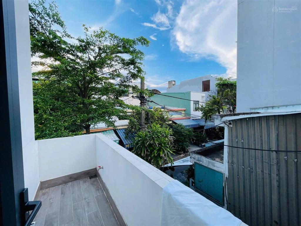 Cho thuê villa 2 mặt tiền nguyễn sơn, hải châu  diện tích sử dụng gần 300m²  villa 3 tầng