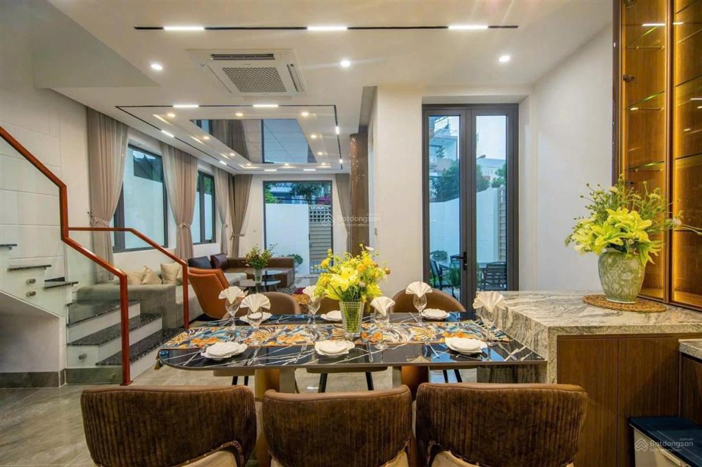 Cho thuê villa 2 mặt tiền nguyễn sơn, hải châu  diện tích sử dụng gần 300m²  villa 3 tầng