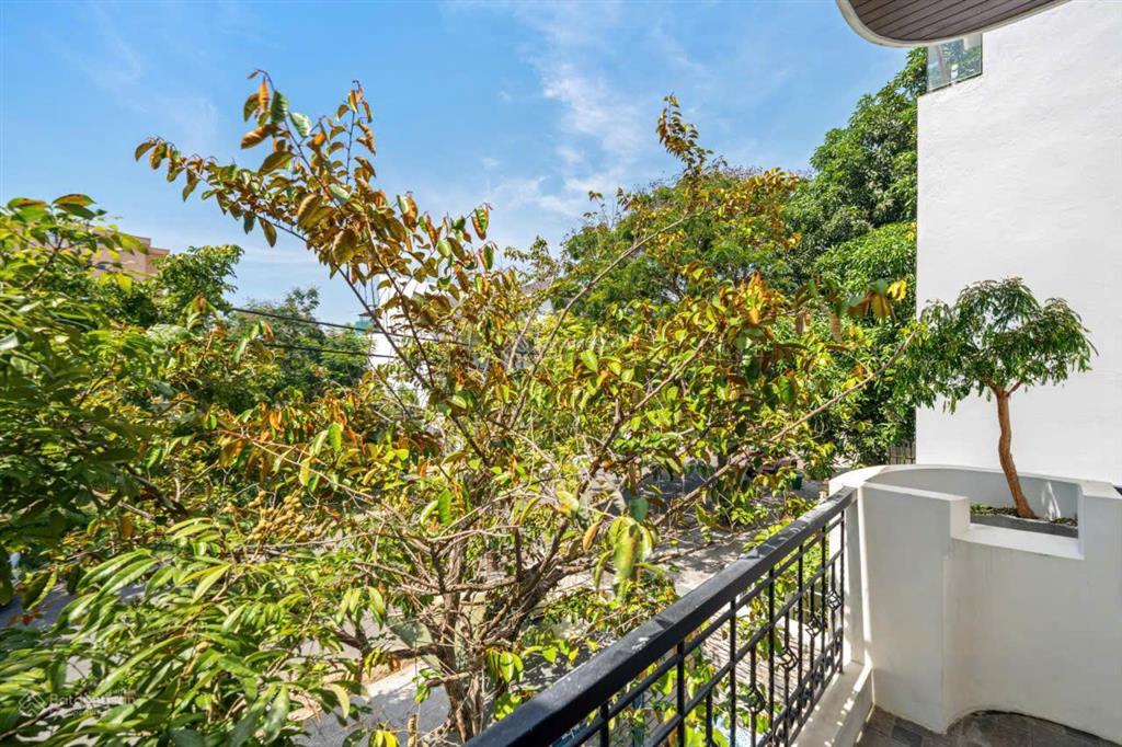 Villa 5 phòng ngủ & hồ bơi cho thuê gần cầu thuận phước, đà nẵng