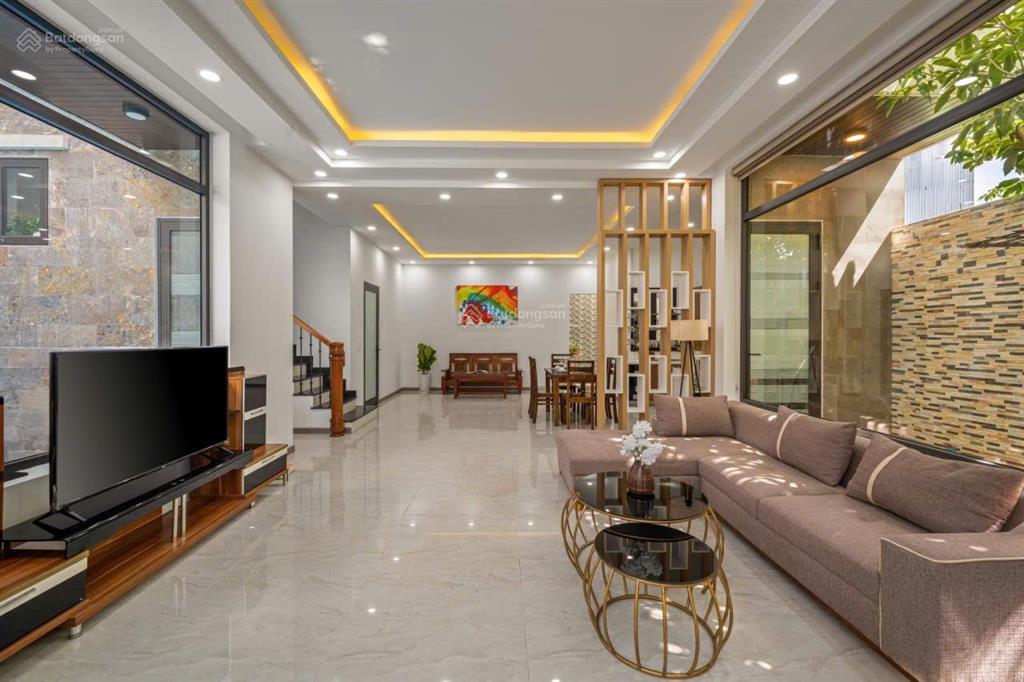 Villa 5 phòng ngủ & hồ bơi cho thuê gần cầu thuận phước, đà nẵng