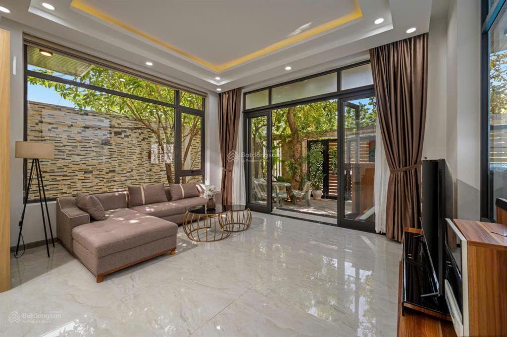 Villa 5 phòng ngủ & hồ bơi cho thuê gần cầu thuận phước, đà nẵng