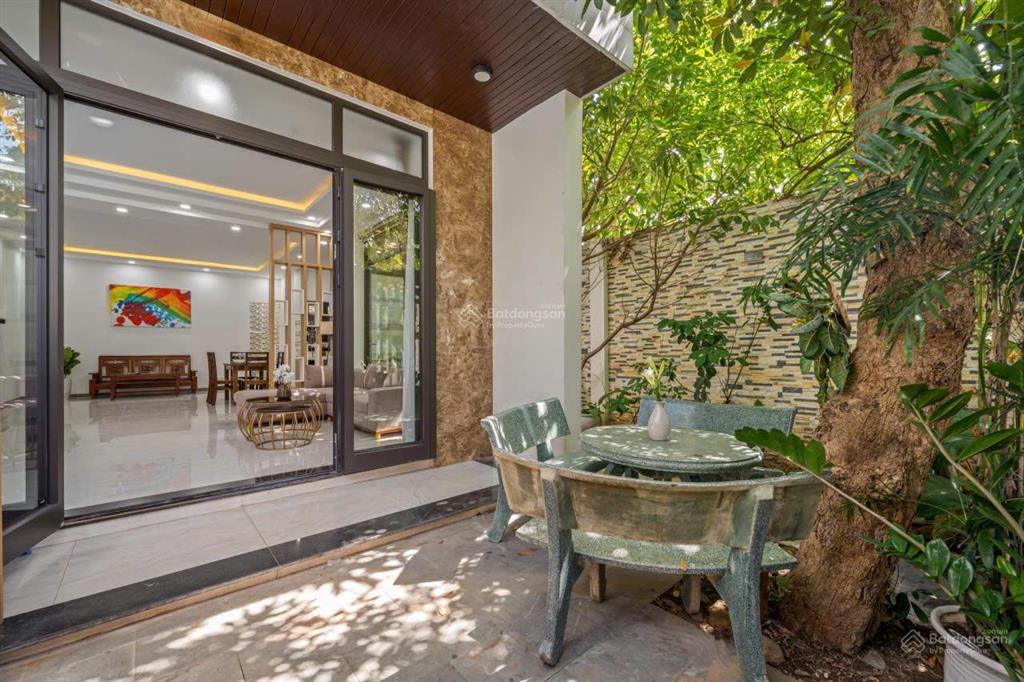 Villa 5 phòng ngủ & hồ bơi cho thuê gần cầu thuận phước, đà nẵng