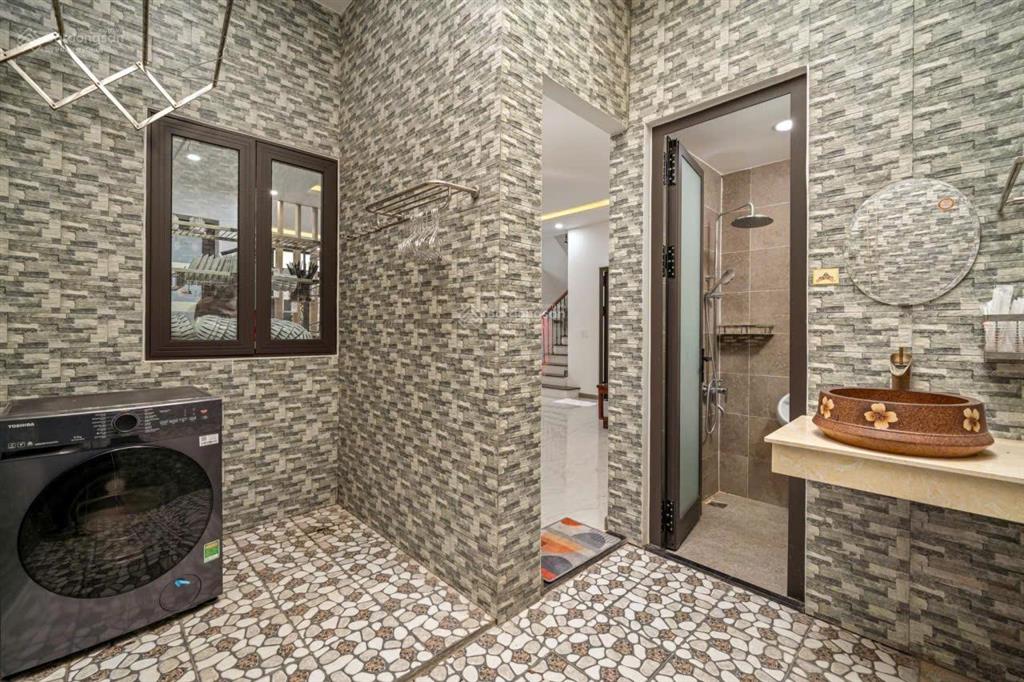 Villa 5 phòng ngủ & hồ bơi cho thuê gần cầu thuận phước, đà nẵng