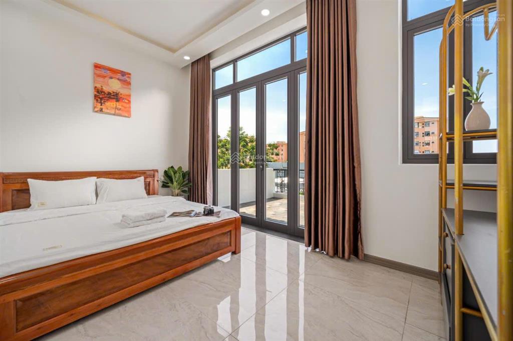 Villa 5 phòng ngủ & hồ bơi cho thuê gần cầu thuận phước, đà nẵng