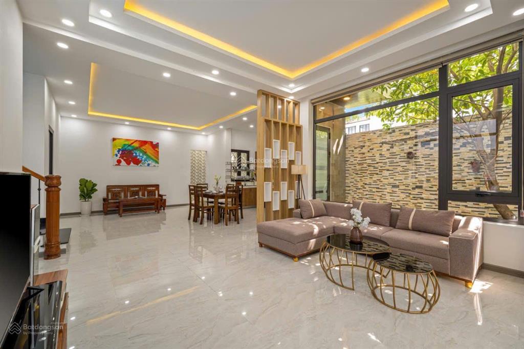 Villa 5 phòng ngủ & hồ bơi cho thuê gần cầu thuận phước, đà nẵng