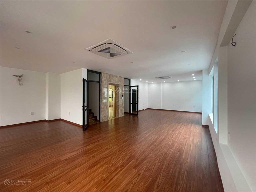 Cho thuê nhà xuân la dt 110m2x6t, mt 5,5m, thông sàn, thang máy, đủ đh, giá 50 triệu/th