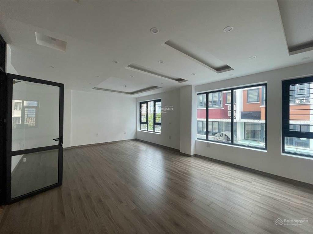 Cho thuê nhà xuân la dt 110m2x6t, mt 5,5m, thông sàn, thang máy, đủ đh, giá 50 triệu/th
