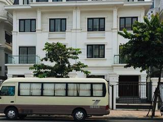 Cho thuê biệt thự phố nguyễn xiển  dt 220m2 4 tầng mt 10m giá 33tr/tháng