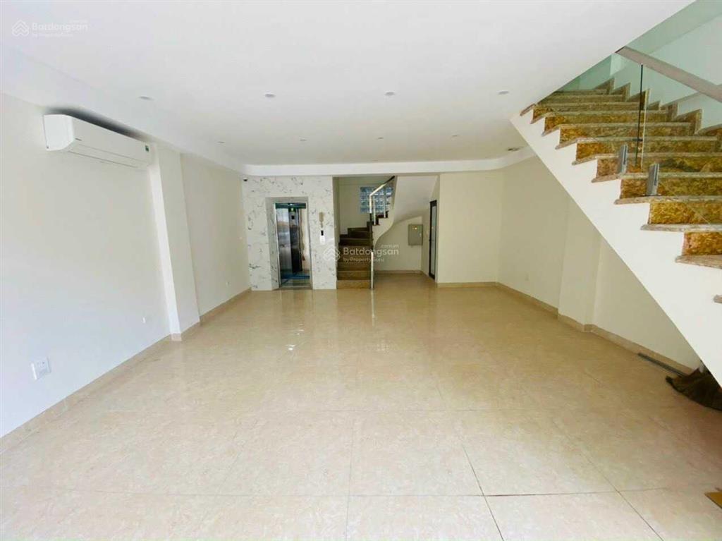 Chính chủ cho thuê nhà đường láng dt 60m2*7 tầng, mt 5m, thang máy, đồ cơ bản, giá 26tr/tháng