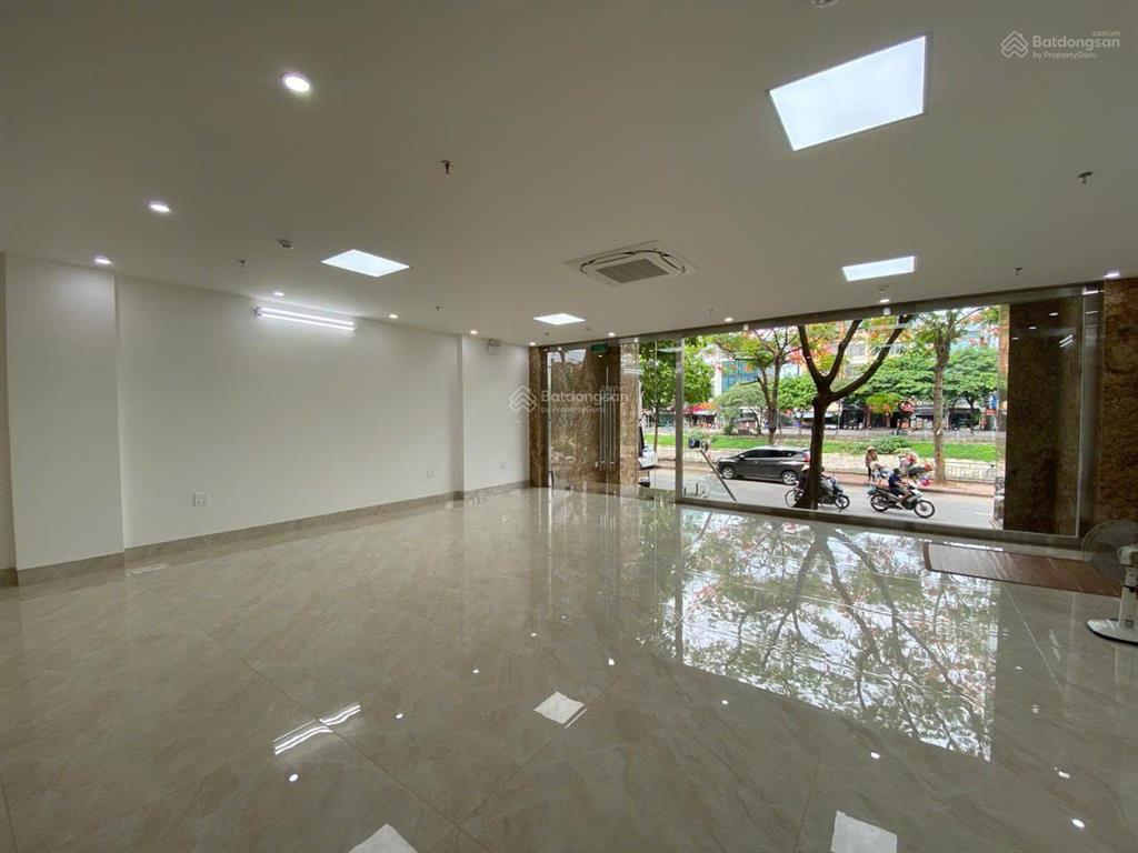 Cho thuê nhà mặt phố phạm văn đồng dt 80m2x6t, mt 20m, thông sàn, thang máy, giá 49tr/th