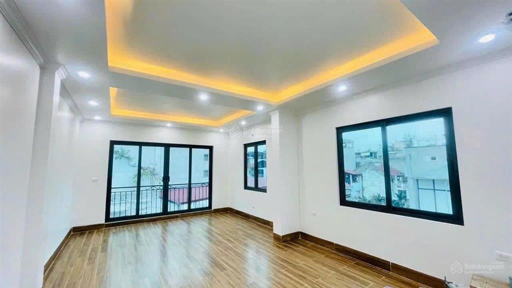 Cho thuê nhà phố quan hoa  nguyễn khánh toàn 42m2x6t, mt 5m, có đồ cơ bản, giá 24tr/th