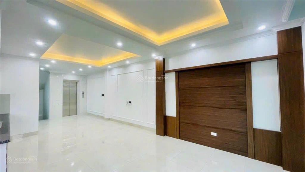 Cho thuê nhà phố quan hoa  nguyễn khánh toàn 42m2x6t, mt 5m, có đồ cơ bản, giá 24tr/th