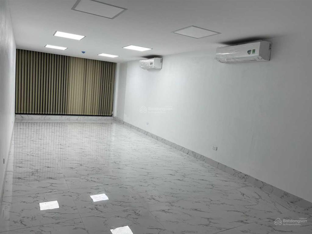 Cho thuê nhà trường chinh 55m2x7 tầng, mt 6m, thang máy, thông sàn, oto đỗ cửa, giá 32tr/th