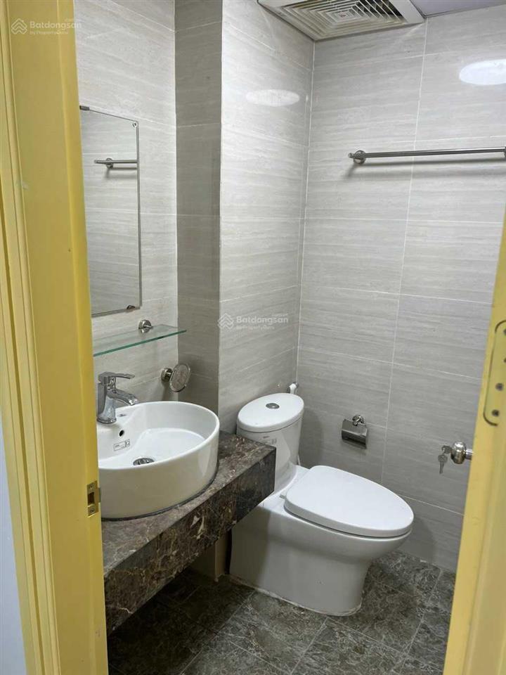 Cho thuê nhà trường chinh 55m2x7 tầng, mt 6m, thang máy, thông sàn, oto đỗ cửa, giá 32tr/th
