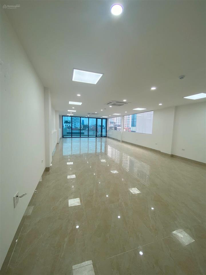 Cho thuê nhà tại phố nguyễn khang dt 70m² * 7 tầng, thông sàn, mt 5m, đồ cơ bản, giá 36tr