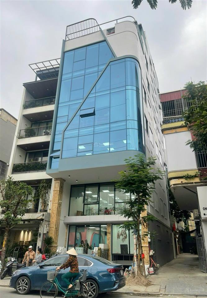 Cho thuê nhà tại phố nguyễn khang dt 70m² * 7 tầng, thông sàn, mt 5m, đồ cơ bản, giá 36tr