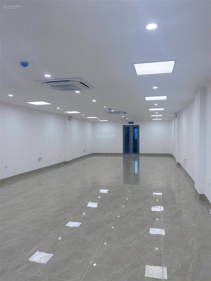Cho thuê nhà tại phố nguyễn khang dt 70m² * 7 tầng, thông sàn, mt 5m, đồ cơ bản, giá 36tr