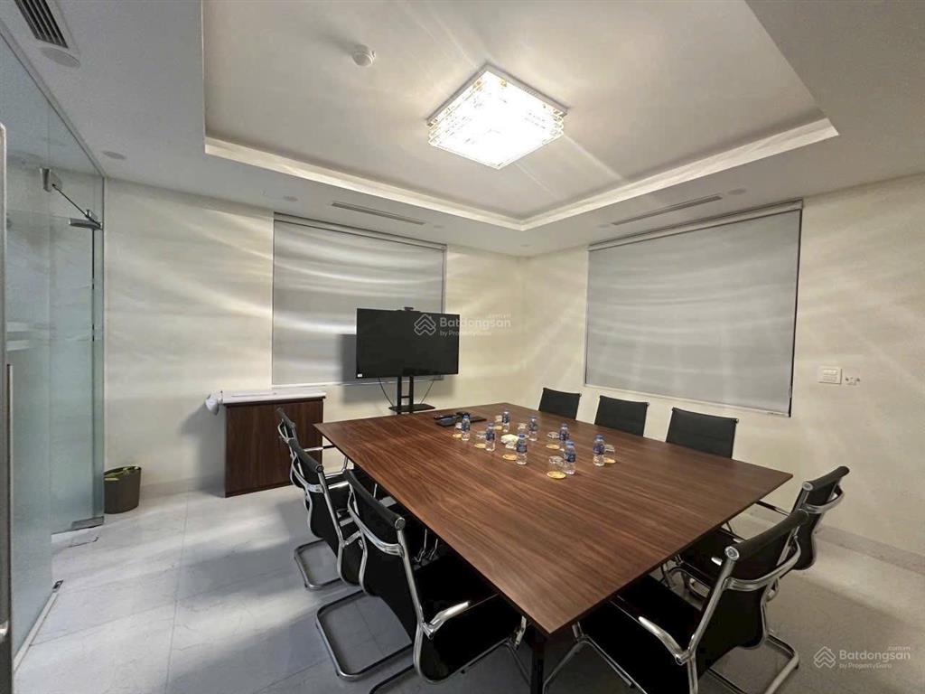 Cho thuê nhà phố lạc long quân dt 85m2x4t mt 7m, đường 2 oto tránh, thang bộ, giá 25tr/th