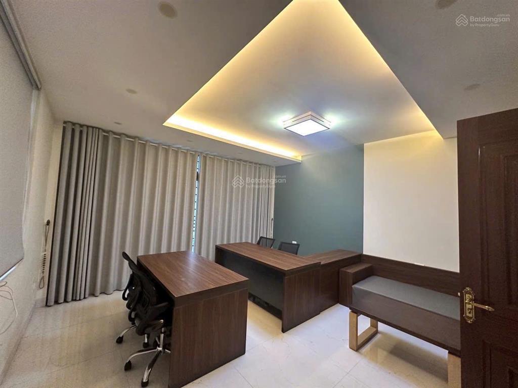 Cho thuê nhà phố lạc long quân dt 85m2x4t mt 7m, đường 2 oto tránh, thang bộ, giá 25tr/th