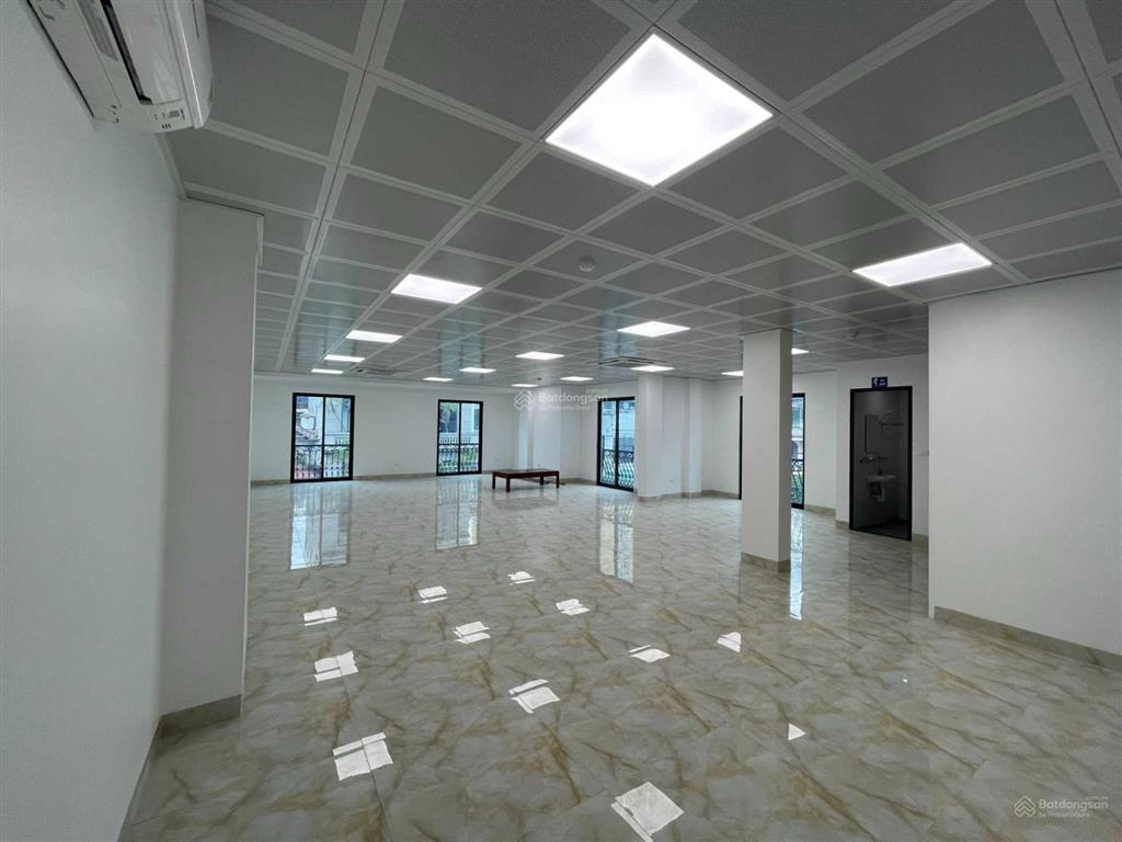 Cho thuê nhà ở phố trung kính, dt 80m2x6t + 1 hầm, mt 6m, thông sàn toàn bộ, thang máy, giá 49tr
