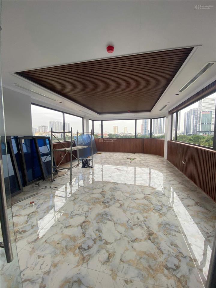 Cho thuê nhà riêng nguyễn xiển dt 72m2x7t,mt 5,5m, lô góc 2 mt, ốp full kính,thang máy, giá 49tr/th