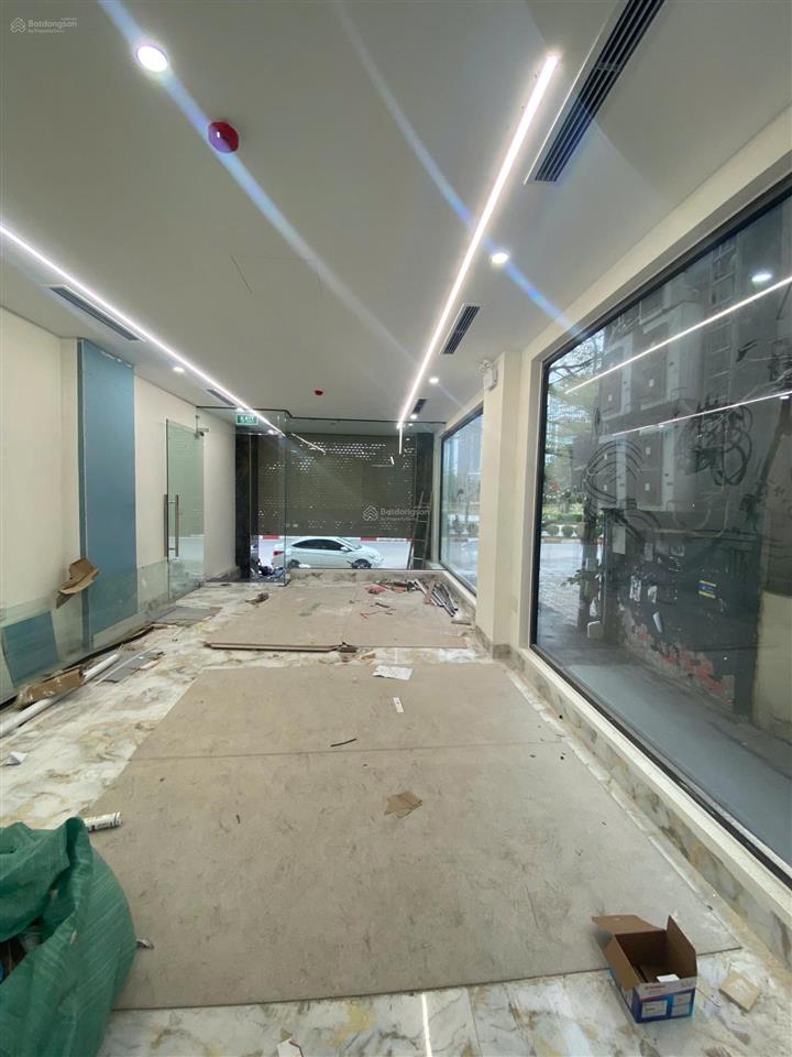 Cho thuê nhà riêng nguyễn xiển dt 72m2x7t,mt 5,5m, lô góc 2 mt, ốp full kính,thang máy, giá 49tr/th