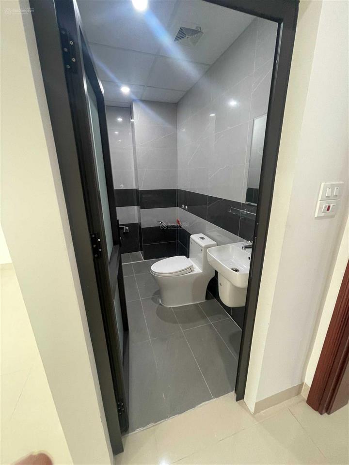 Cho thuê nhà lk nguyễn huy tưởng 200m2x4 tầng + hầm, mặt tiền 10m,thông sàn, đồ cơ bản, giá 60tr/th
