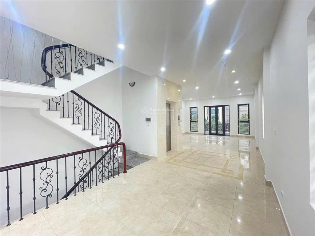 Cho thuê nhà phố phan văn trường dt 90m2x7t mt 7,5m thông sàn thang máy giá 52tr/th